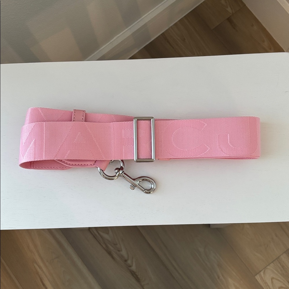 EUC Marc Jacobs The Solid Snapshot, Ribbon Pink - Picture 9 of 11